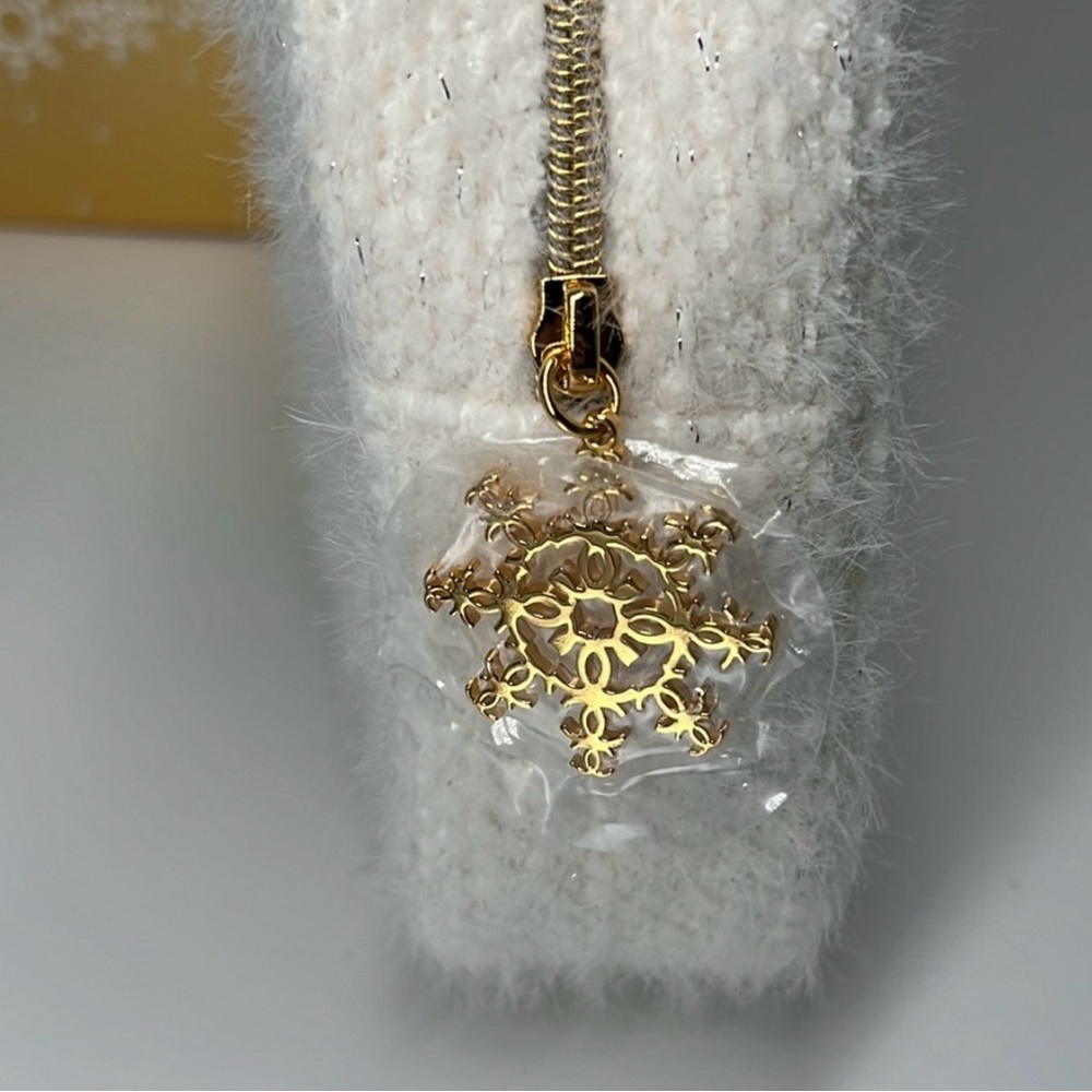 NEW CHANEL Gold and White makeup bag -Order Confirmation Email included - Picture 5 of 6